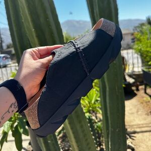 Women’s UGG SUNSKIP BLACK SLIDES #8